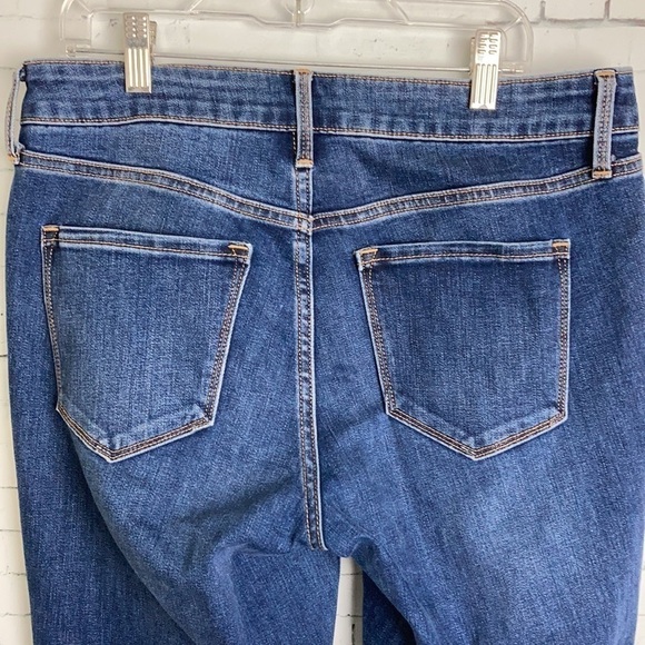 Old Navy Power Straight Distressed Jeans 8 Jeans for Boots Closet Staple Winter - Picture 8 of 16